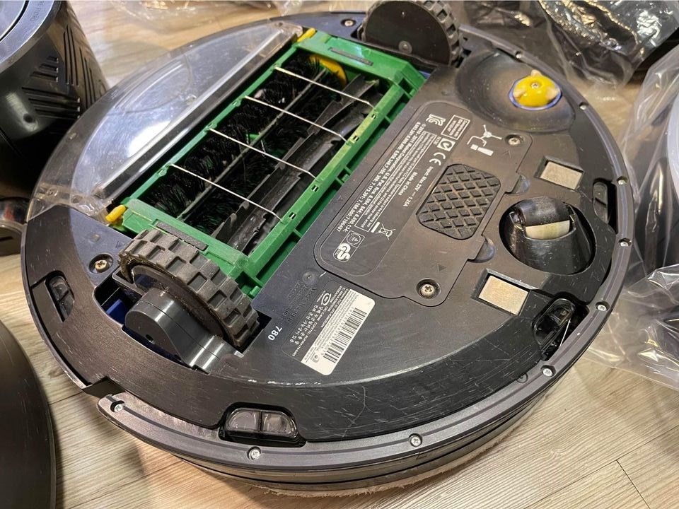 高雄市 巨蛋對面可面交 2手iRobot 掃地機器人已清潔保養完 i780 i880 i650