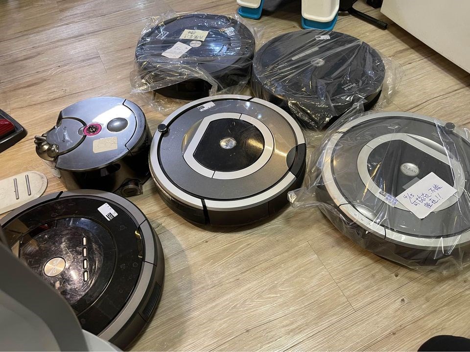 高雄市 巨蛋對面可面交 2手iRobot 掃地機器人已清潔保養完 i780 i880 i650