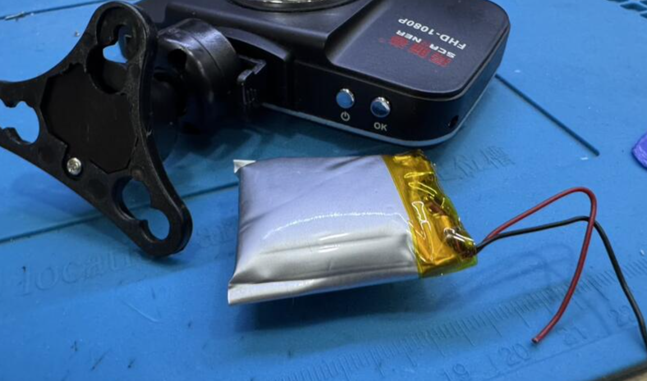 奇機通訊【掃瞄者】A-7行車影像紀錄器 維修電池膨脹 清潔 保養