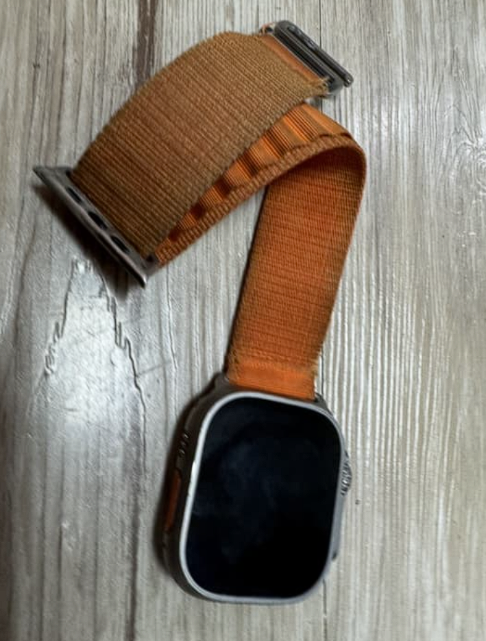 【奇機通訊】Apple Watch Ultra 錶帶卡死無法拆卸 維修服務